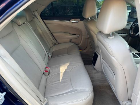 Used 2013 Chrysler 300 RWD image 19