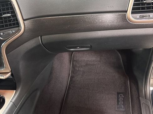 Used 2017 Jeep Grand Cherokee Laredo w/ Quick Order Package 23E image 30