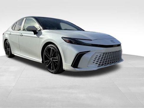 Used 2025 Toyota Camry XSE image 2