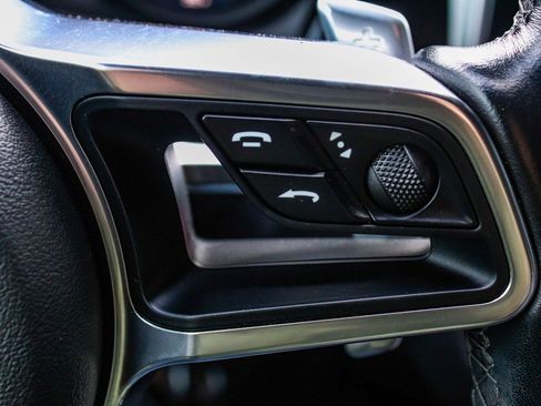 Used 2020 Porsche Macan Base image 29