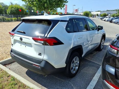 Used 2021 Toyota RAV4 LE AWD/4WD image 2
