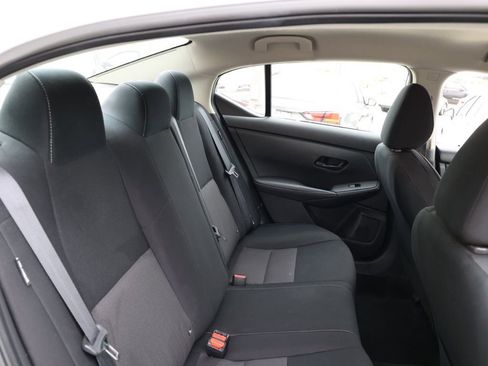Used 2024 Nissan Sentra SV FWD image 17