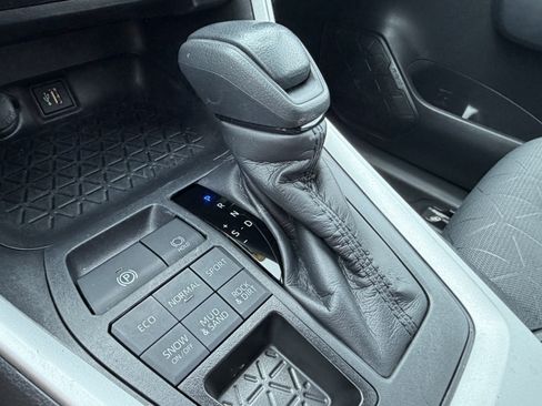 Used 2025 Toyota RAV4 XLE w/ Convenience Package AWD/4WD image 29