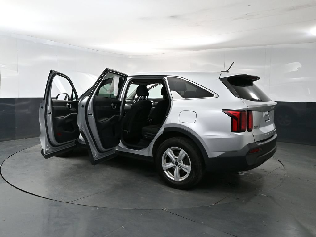 Used 2022 Kia Sorento LX FWD image 29
