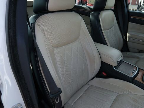 Used 2018 Chrysler 300 C w/ Sun, Sound & Nav Package image 34