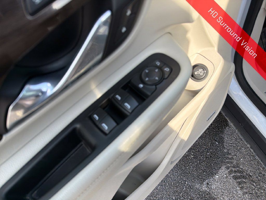 Used 2020 GMC Terrain Denali w/ Denali Premium Package FWD image 13