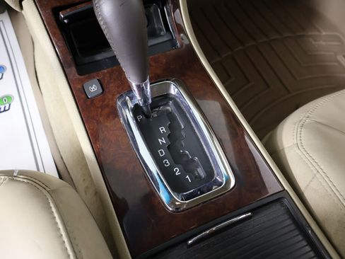 Used 2010 Buick Lucerne CXL image 38