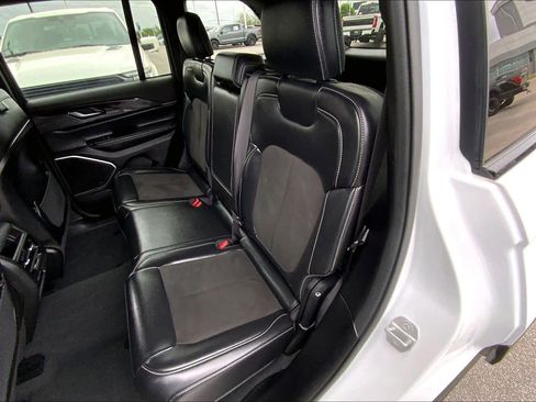 Used 2022 Jeep Grand Cherokee Altitude image 19