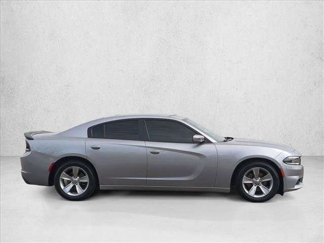 Used 2017 Dodge Charger SXT RWD image 4