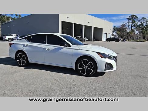 Used 2025 Nissan Altima 2.5 SR image 35