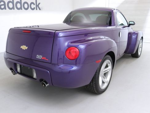 Used 2003 Chevrolet SSR w/ Preferred Equipment Group image 9
