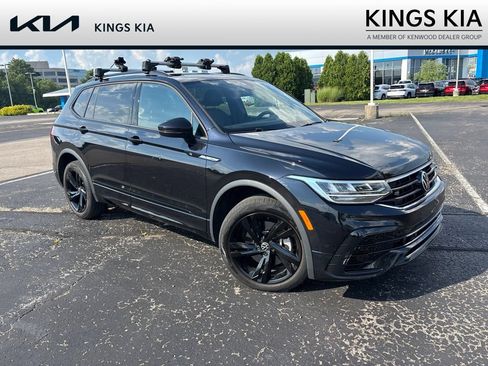 Used 2023 Volkswagen Tiguan SE R-Line AWD/4WD image 6