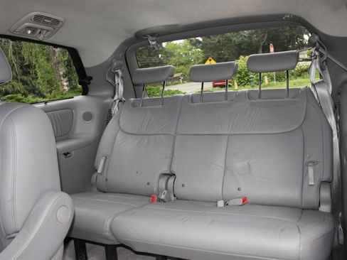 Used 2009 Toyota Sienna XLE Limited AWD/4WD image 16