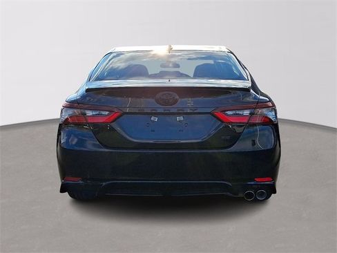 Used 2023 Toyota Camry SE image 5