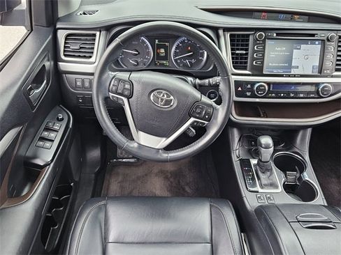 Used 2018 Toyota Highlander XLE image 7