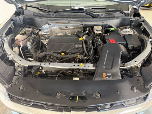 Used 2024 Chevrolet Trax LS w/ LS Convenience Package FWD image 12