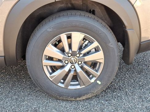 New 2025 Nissan Pathfinder S image 5