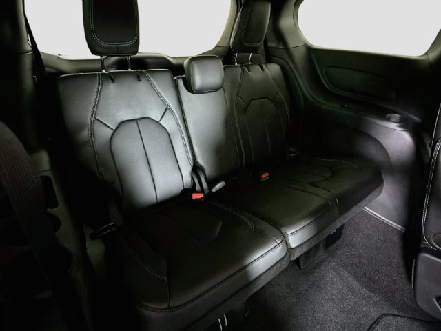 New 2027 Chrysler Pacifica Select AWD/4WD image 27