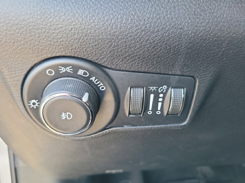 Used 2024 Jeep Compass Latitude AWD/4WD image 27