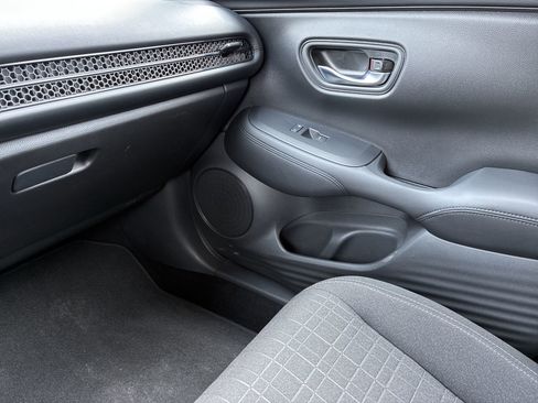 Certified 2023 Honda HR-V LX image 31