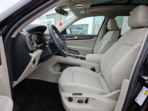 New 2026 Volkswagen Atlas SEL image 11