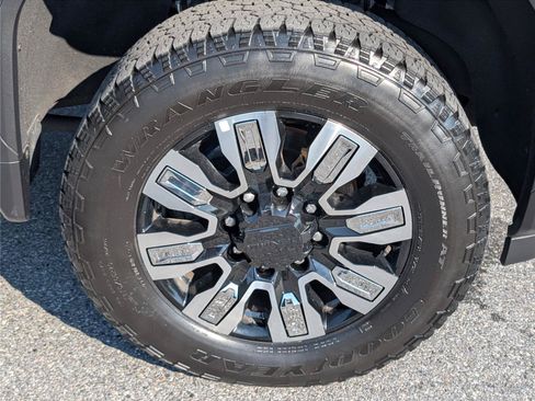 Used 2024 GMC Sierra 2500 Denali w/ Denali Reserve Package AWD/4WD image 12