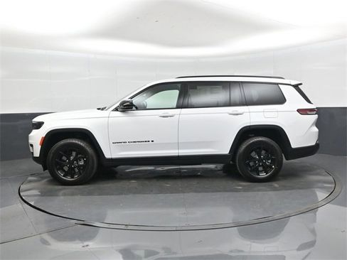 New 2025 Jeep Grand Cherokee L Altitude image 7