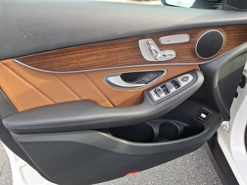 Used 2021 Mercedes-Benz GLC 300 4MATIC SUV image 12