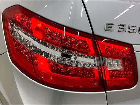 Used 2010 Mercedes-Benz E 350 Sedan image 28