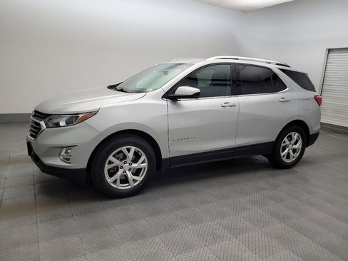 Used 2020 Chevrolet Equinox LT FWD image 2