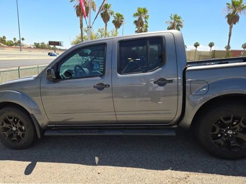 Used 2020 Nissan Frontier SV w/ Midnight Edition Floor Mats RWD image 11