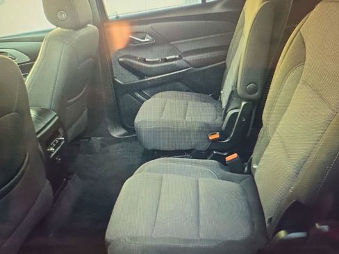 Used 2023 Chevrolet Traverse LT image 12