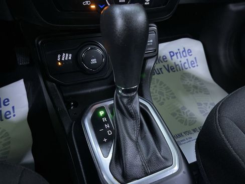 Used 2021 Jeep Renegade Sport image 24