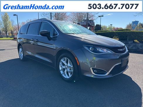 Used 2017 Chrysler Pacifica Touring Plus image 1