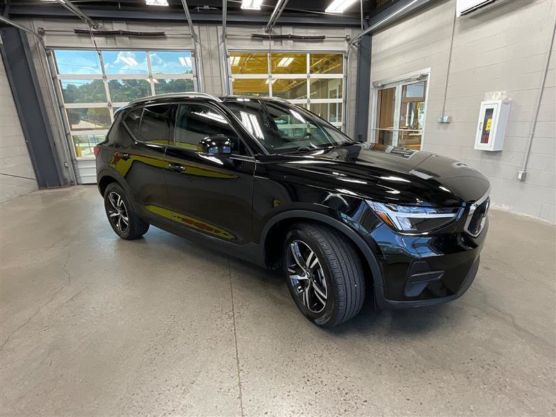 Used 2023 Volvo XC40 B5 Core AWD/4WD image 7