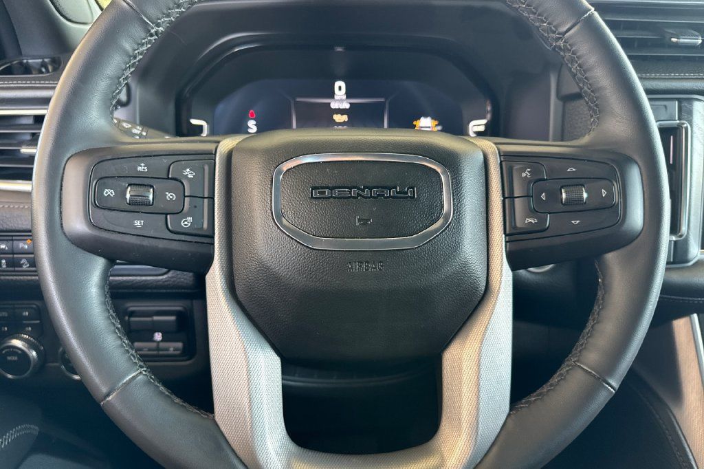 Used 2023 GMC Yukon XL Denali AWD/4WD image 23