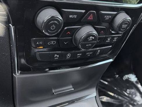 Used 2021 Jeep Grand Cherokee Laredo X AWD/4WD image 15