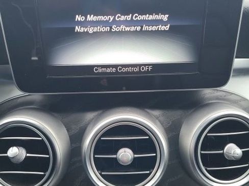 Used 2018 Mercedes-Benz GLC 300 4MATIC image 5