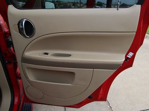 Used 2009 Chevrolet HHR LT FWD image 29