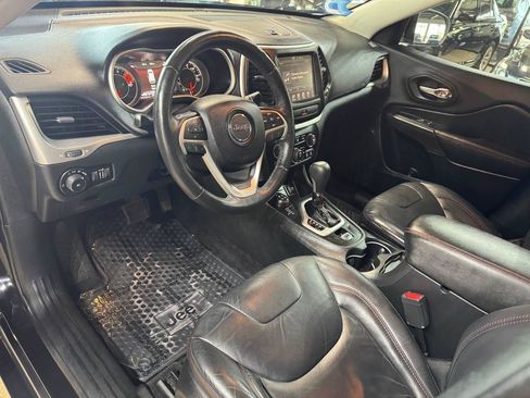 Used 2016 Jeep Cherokee Trailhawk w/ Leather Interior Group AWD/4WD image 14