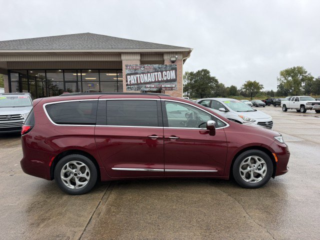 Used 2022 Chrysler Pacifica Limited FWD image 1