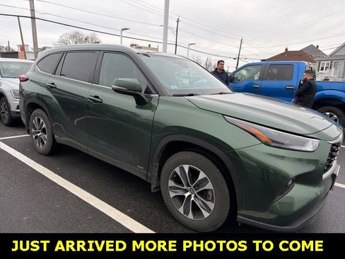 Used 2023 Toyota Highlander XLE image 4
