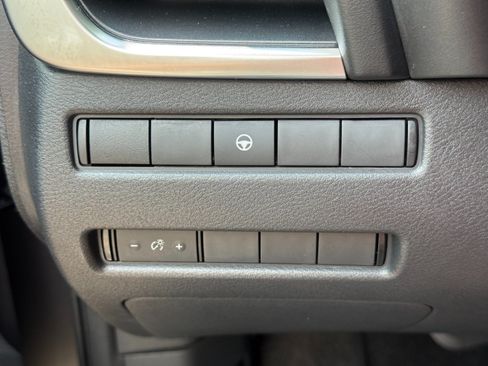 Used 2022 Nissan Rogue SV FWD image 16