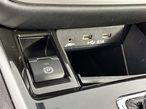 Used 2022 Subaru Outback Limited image 21