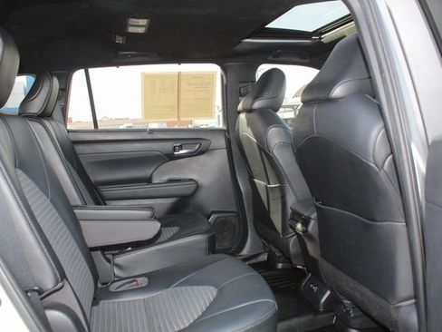 Used 2021 Toyota Highlander XSE image 18