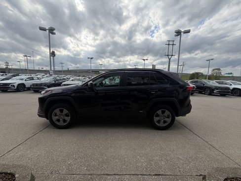 Used 2025 Toyota RAV4 LE image 15