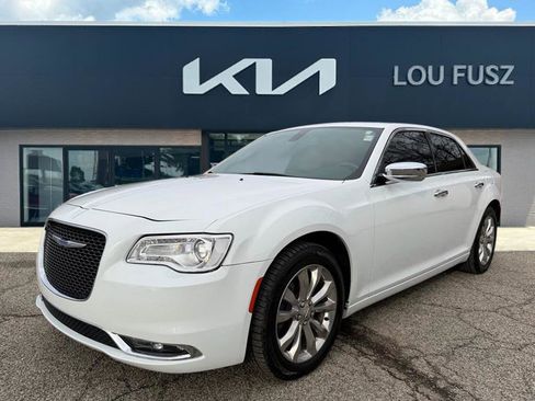 Used 2020 Chrysler 300 Limited image 1