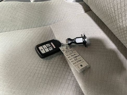 Used 2017 Honda Odyssey EX image 37