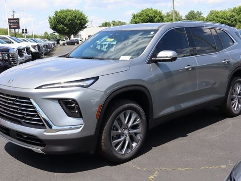 New 2025 Buick Enclave Preferred image 2