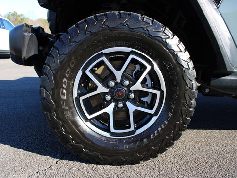 Used 2025 Jeep Wrangler Unlimited Rubicon image 9